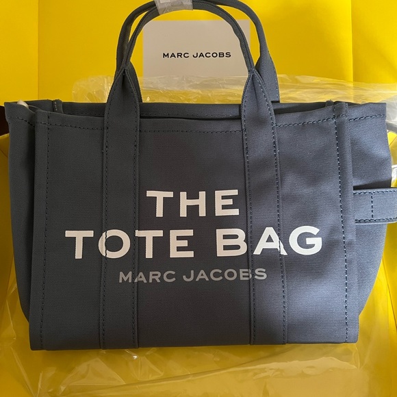 Marc Jacobs Handbags - Marc Jacobs small tote bag